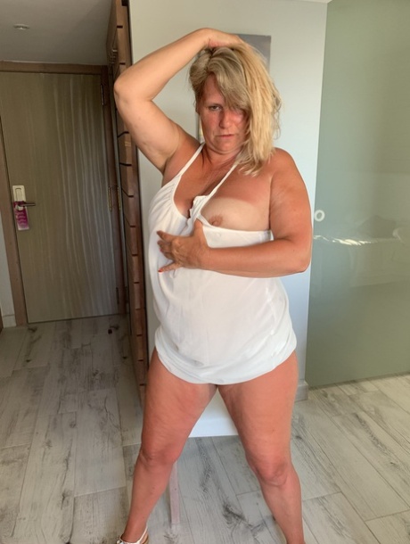 bbw sandals free naked photo