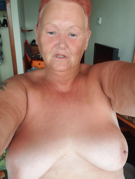 xxbbw slut masturbates and squirts beautiful porn photos