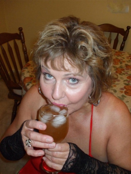 thick ass aunty hot images