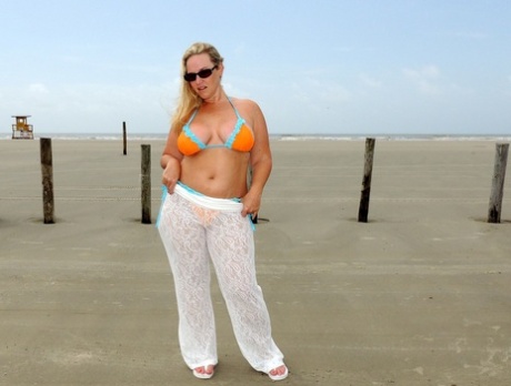 big ass mommy dee siren sexy nude image