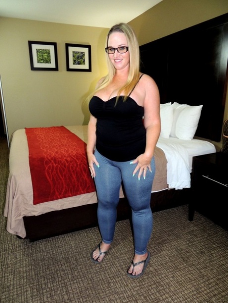 thick round ass toned art porn images
