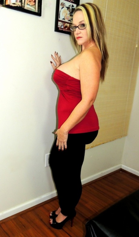 strong curvy nudes pics