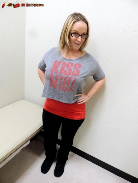 chubby teen deepthroat for a stranger pornographic image