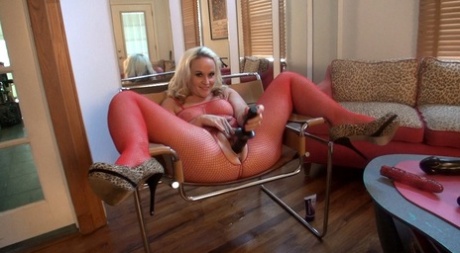 lucky masseur fucks sexy big tit curvy plumber beautiful photo