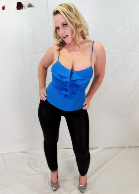 bbw legs spread pussy lips nice photo