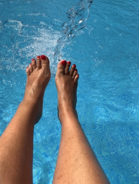 amateur bbw feet nude galleries