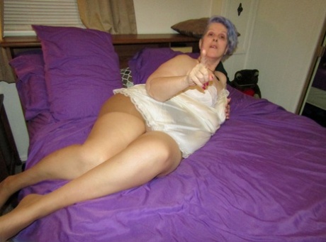 fat girl eating sexy nudes gallery