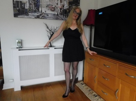 thick busty milf pissing beautiful porn pictures