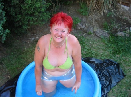 curvy busty pussy naked pics