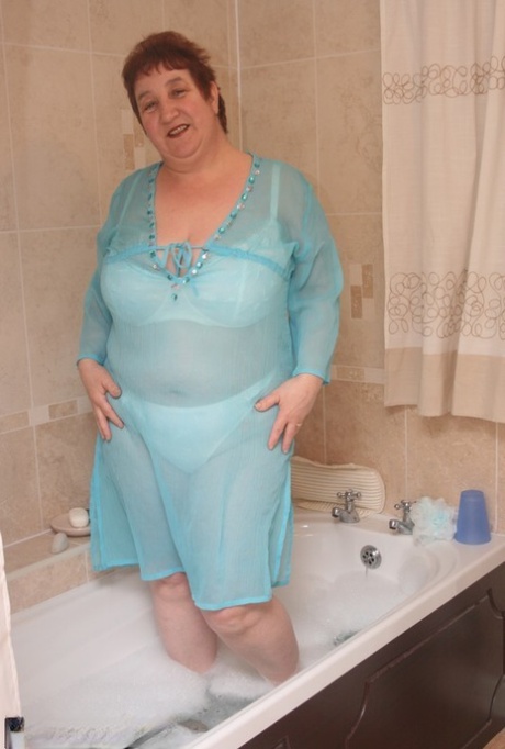 hot bbw model nailed top image