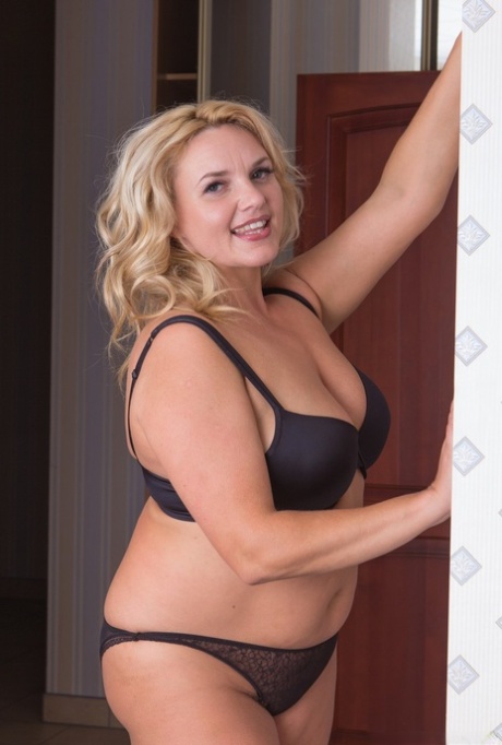 only curvy free img