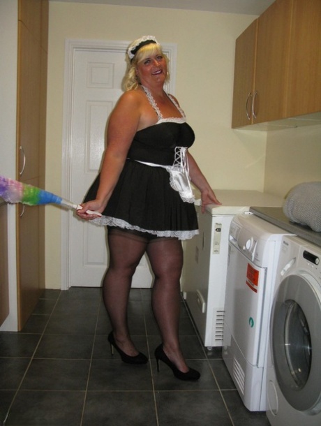 beautiful fat woman shows a sexy body hot naked images