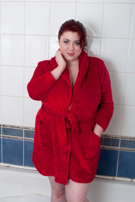 curvy mom toying solo hot nude pics