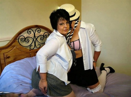 skinny son fucks voluptuous mom hot sex photo