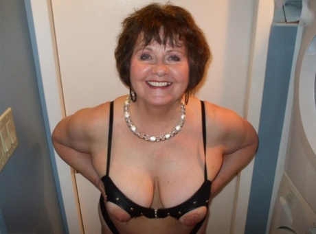 bbw playing nude archive