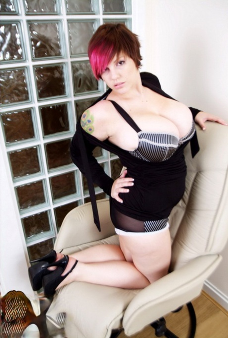 thick ebony emo girl twerking sexy nudes pics