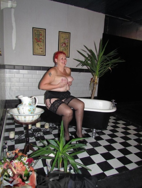 bbw changing exclusive image