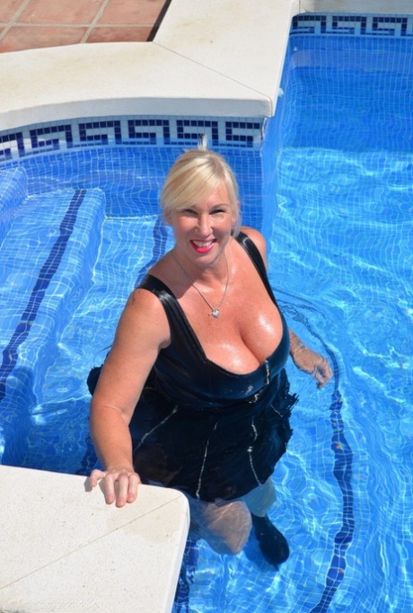 hairy wide hips fat butt adult galleries