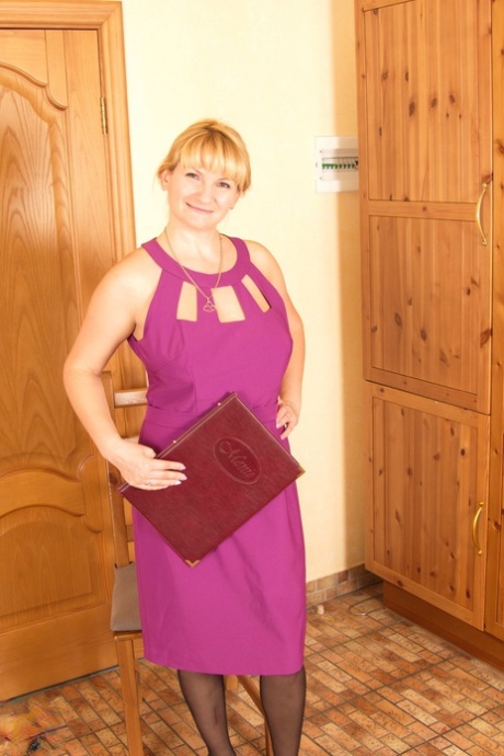 curvy mature stocking exclusive galleries
