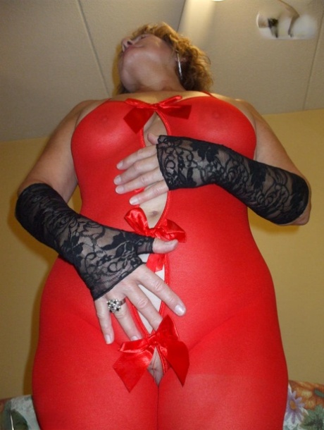 thick latina masturbates free porn pics
