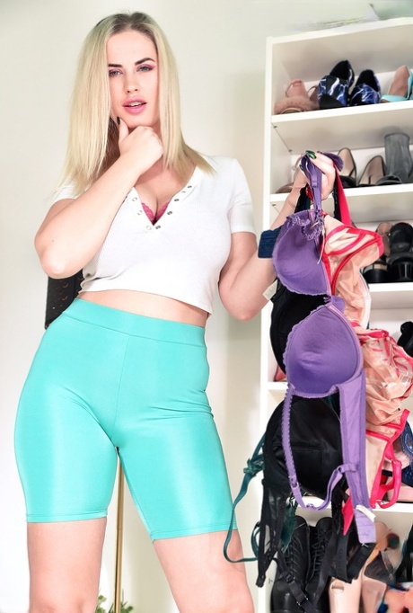 huge tits curvy teen camgirl xxx images