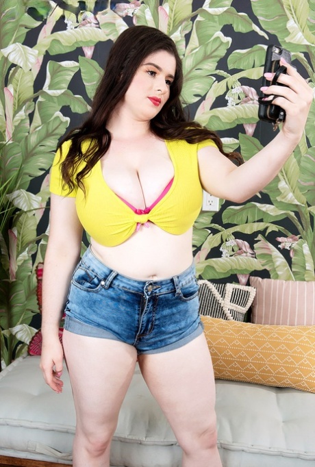 curvy euro free porn pics