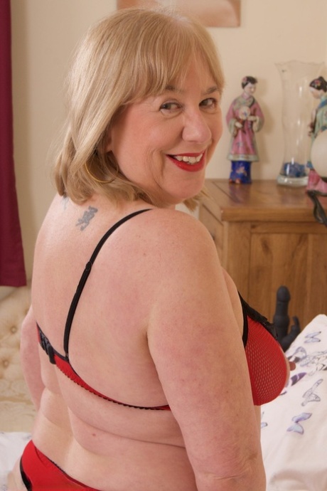 voluptuous milf topless nsfw huge boobs hardcore hot xxx pic