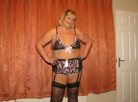thick hips milf hot naked galleries