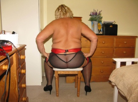 too dam sexxy n juicy thick red banging that booty free nude picture