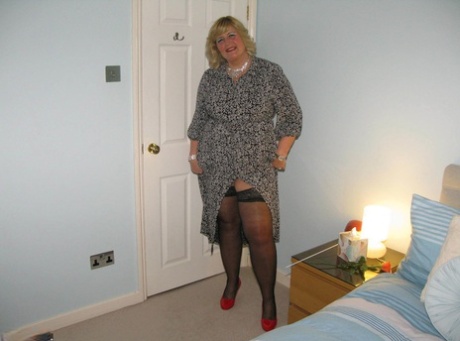 thick brunette sister top images