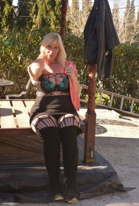chubby woman blowjob dick and squirt best archive