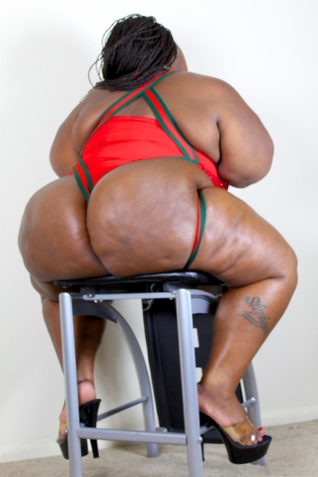 jasmine has sexy big ass titties hot naked pic