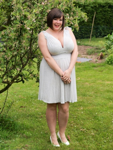 fat girl yoga nude photo