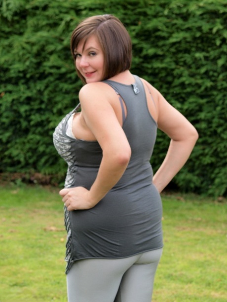 too dam sexxy n juicy thick red banging that booty exclusive pic