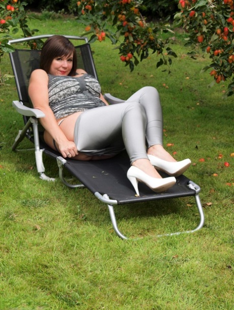 thick thigh latina porn sexy picture