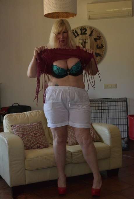 thick thighs jiggle hot porn images
