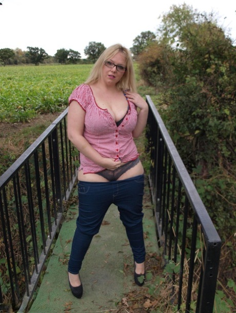 asian fat pussy in jeans free porn photo