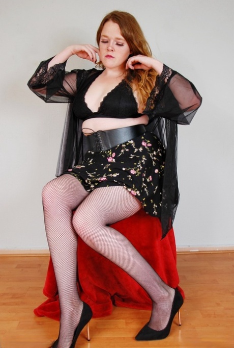 busty chubby girlfriend naked images