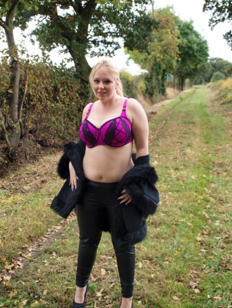 curvy teens in bikinis nude archive