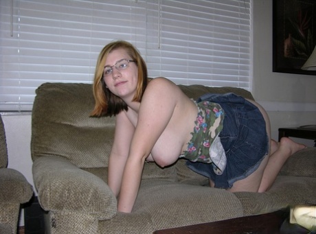 thick lightskin femboy hd pic