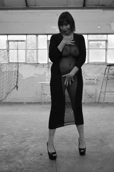 curvy preggo art xxx pics
