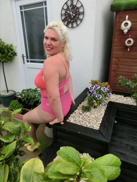 chubby amateur outdoors noms free xxx gallery