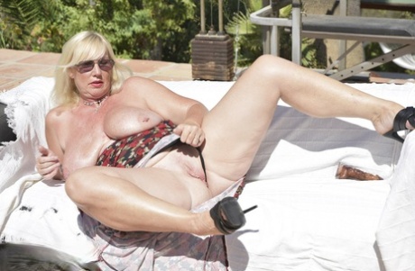 bbw underneath hot naked image