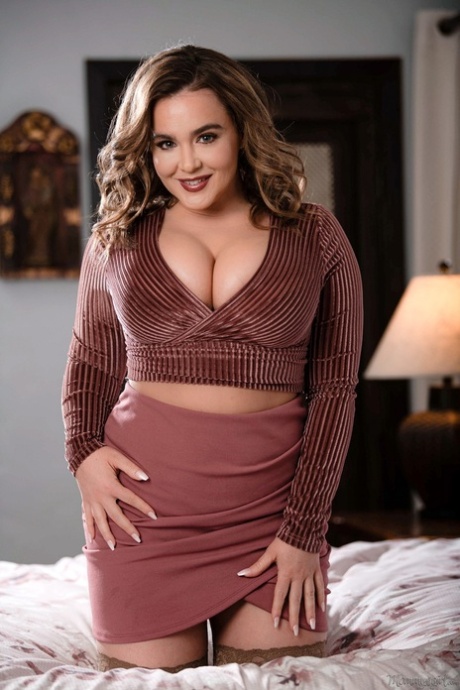 skinny son fucks voluptuous mom sexy nude photo