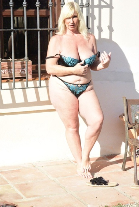 fat mom solo nudes images