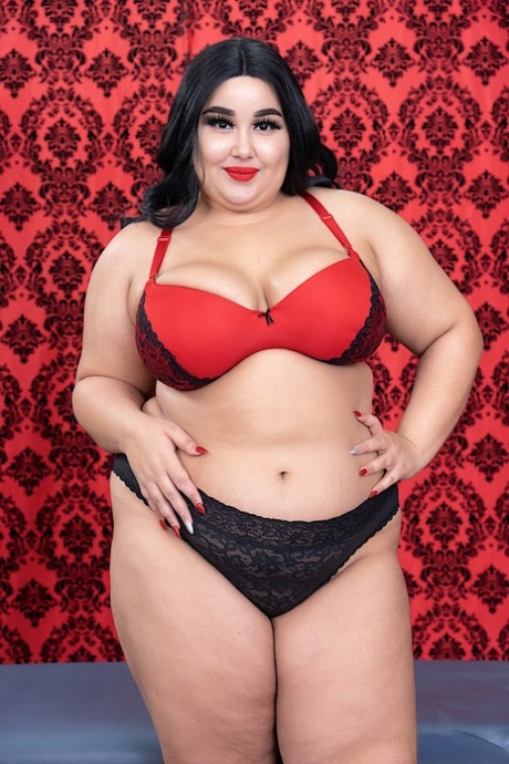 bbw gainer shows off her big belly exclusive image