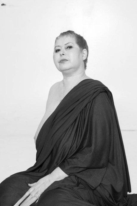 ultra curvy erotic pictures