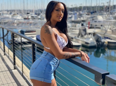 thick black girl solo squirt nice pictures