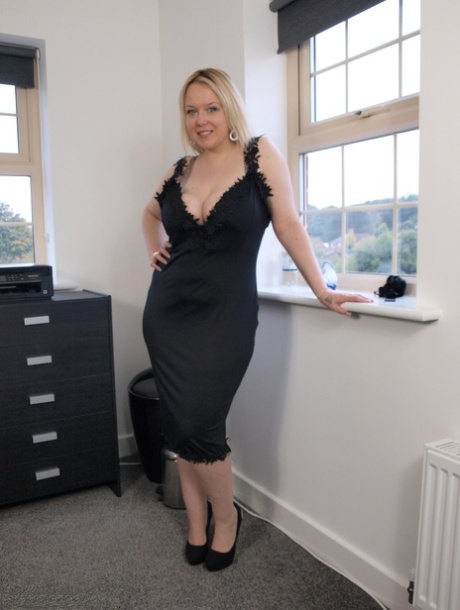 curvy blonde redhead hot nude image
