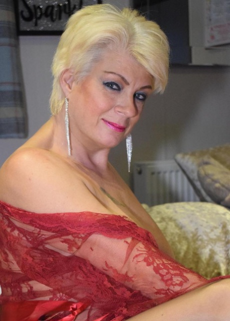 between the legs of the woman who knew the thick feeling art xxx picture